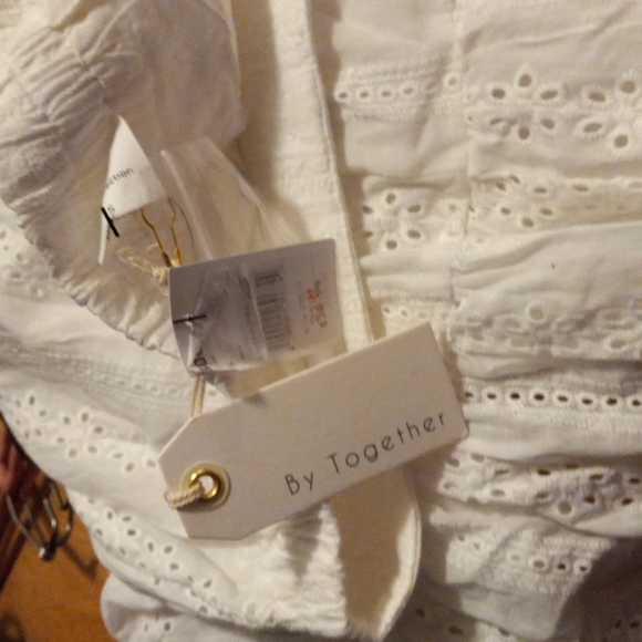 Nwt adorable eyelet floral skirt - Picture 3 of 3